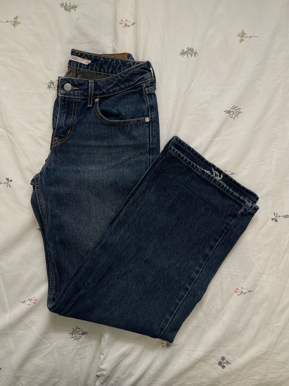 Levi’s Low Loose Dark wash jeans